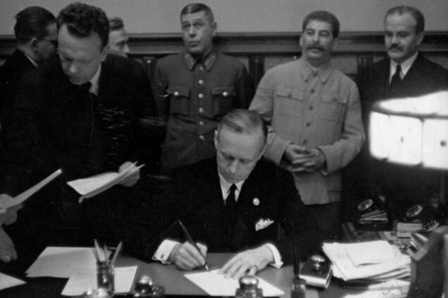 "Подтолкнули к связи с Гитлером": Россию поймали на наглом историческом фейке