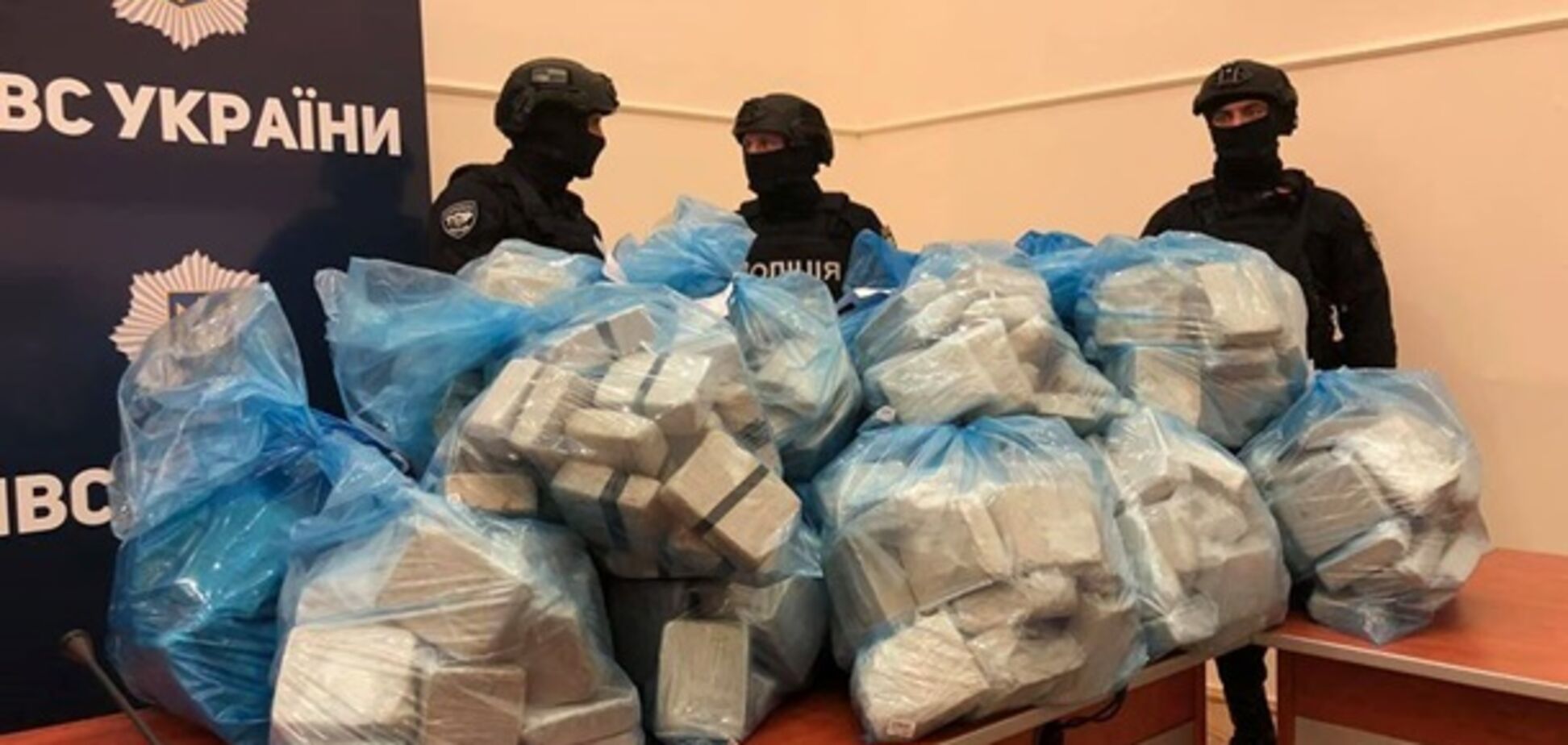 'Я оптом отдам!' Аваков предложил продать в Россию конфискованный героин