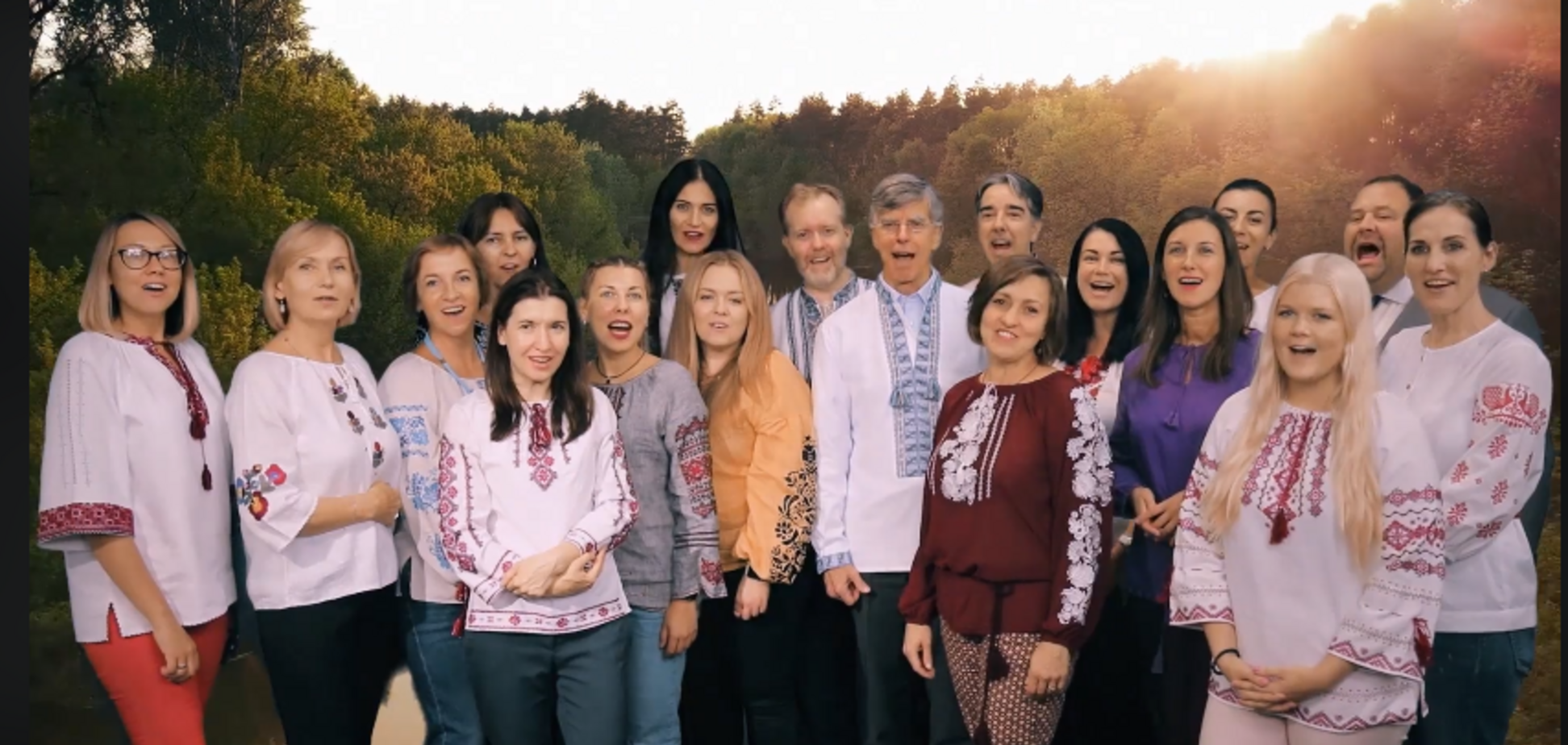 'Мирного неба!' Дипломаты США трогательно спели знаменитую украинскую песню