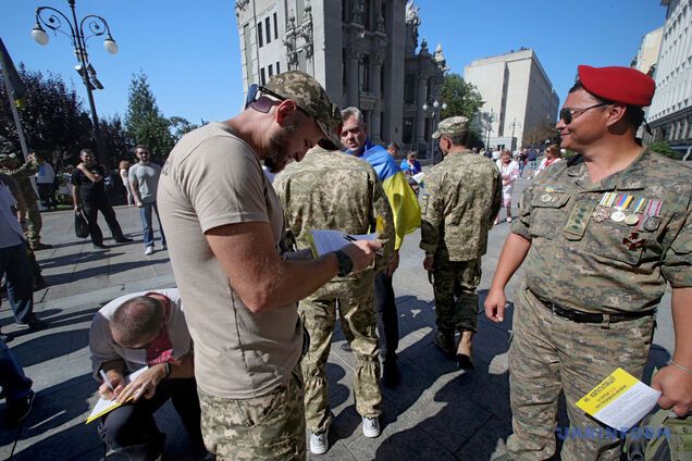 'Нет - капитуляции!' Военные поставили Зеленскому ультиматум
