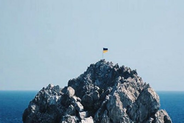 По всьому Криму підняли українські прапори: яскраві фото