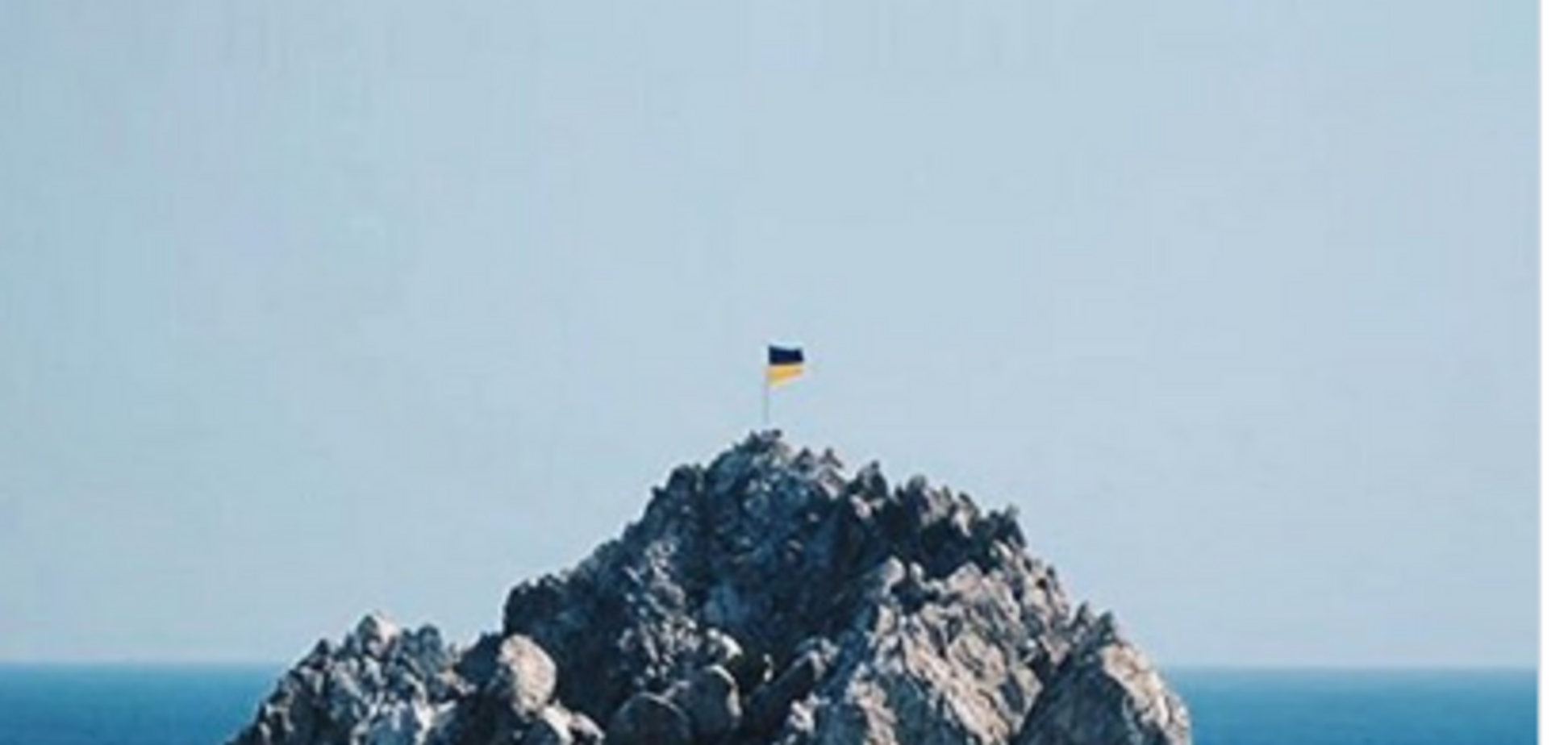 По всему Крыму подняли украинские флаги: яркие фото
