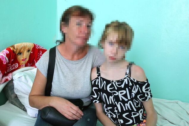 У Росії дівчата до напівсмерті побили "кривдницю": кадри 18+