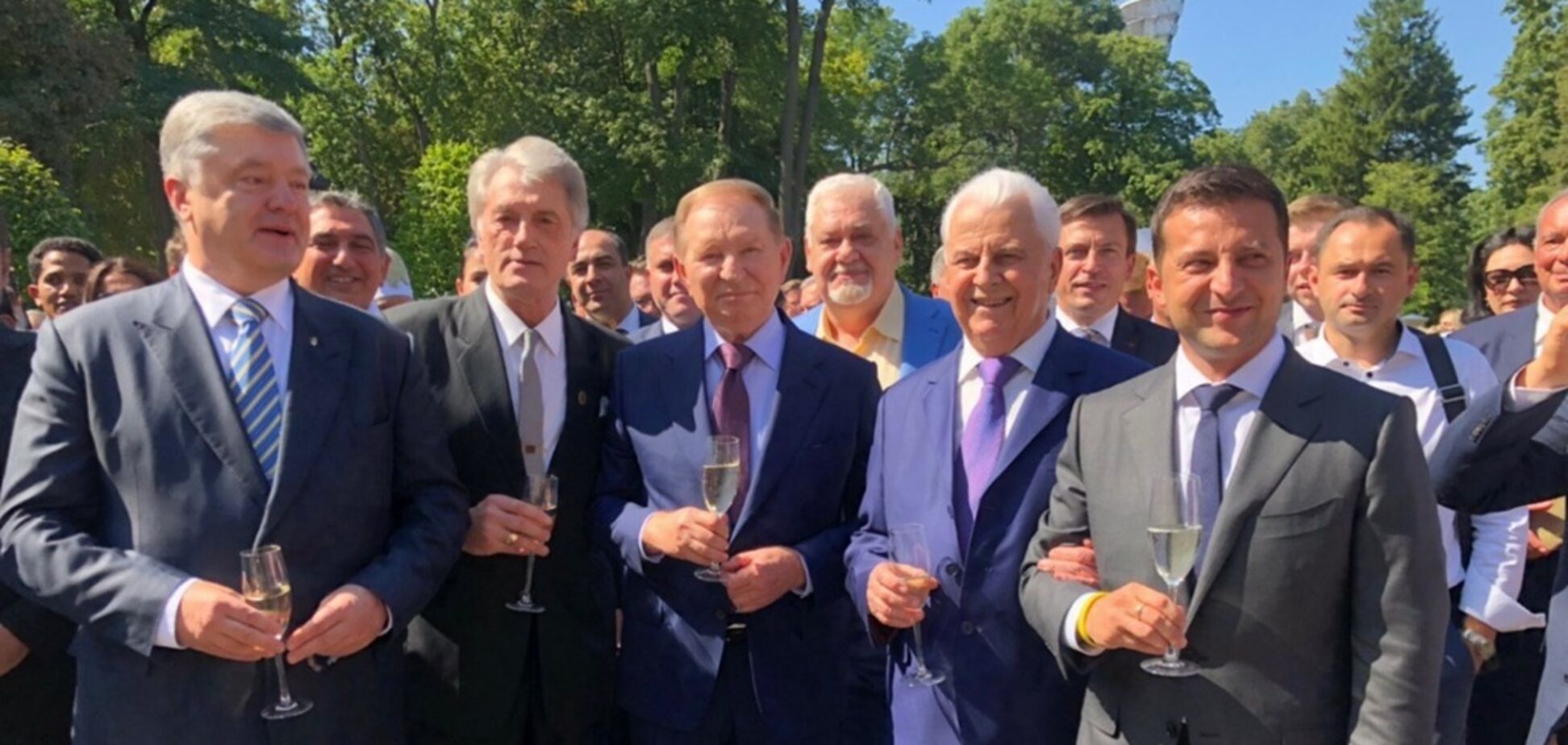 'Такого в России не будет!' Историческое фото пятерых президентов Украины впечатлило сеть