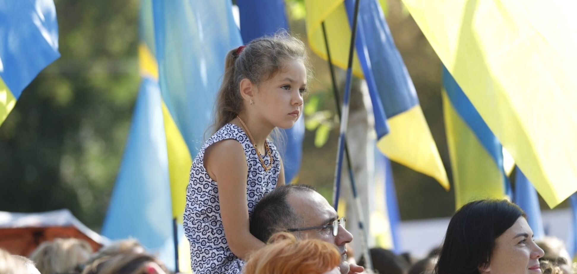 Забіг в вишиванках, патріотичний флешмоб і святкова хода: як Дніпро відзначив День Незалежності