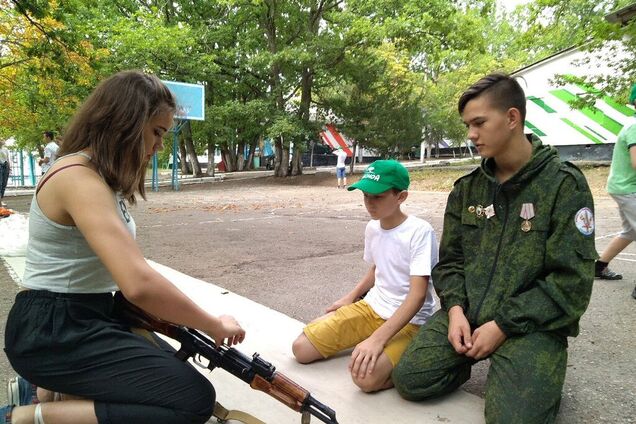 ‏'Цвет войны!' В Крыму показали 'детство заложников' в лагере