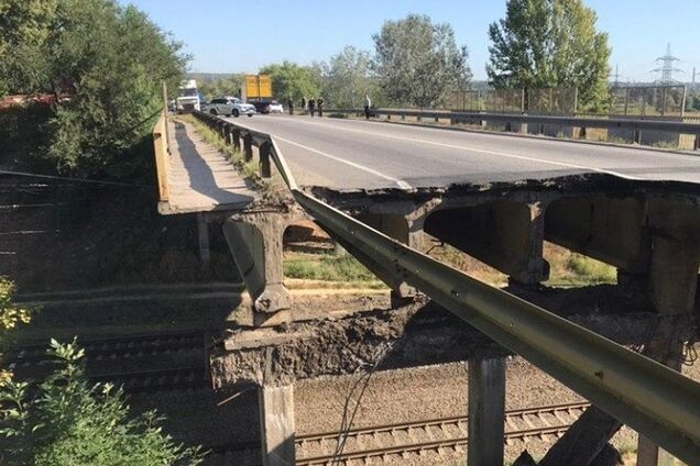 Разрушение моста в Харькове