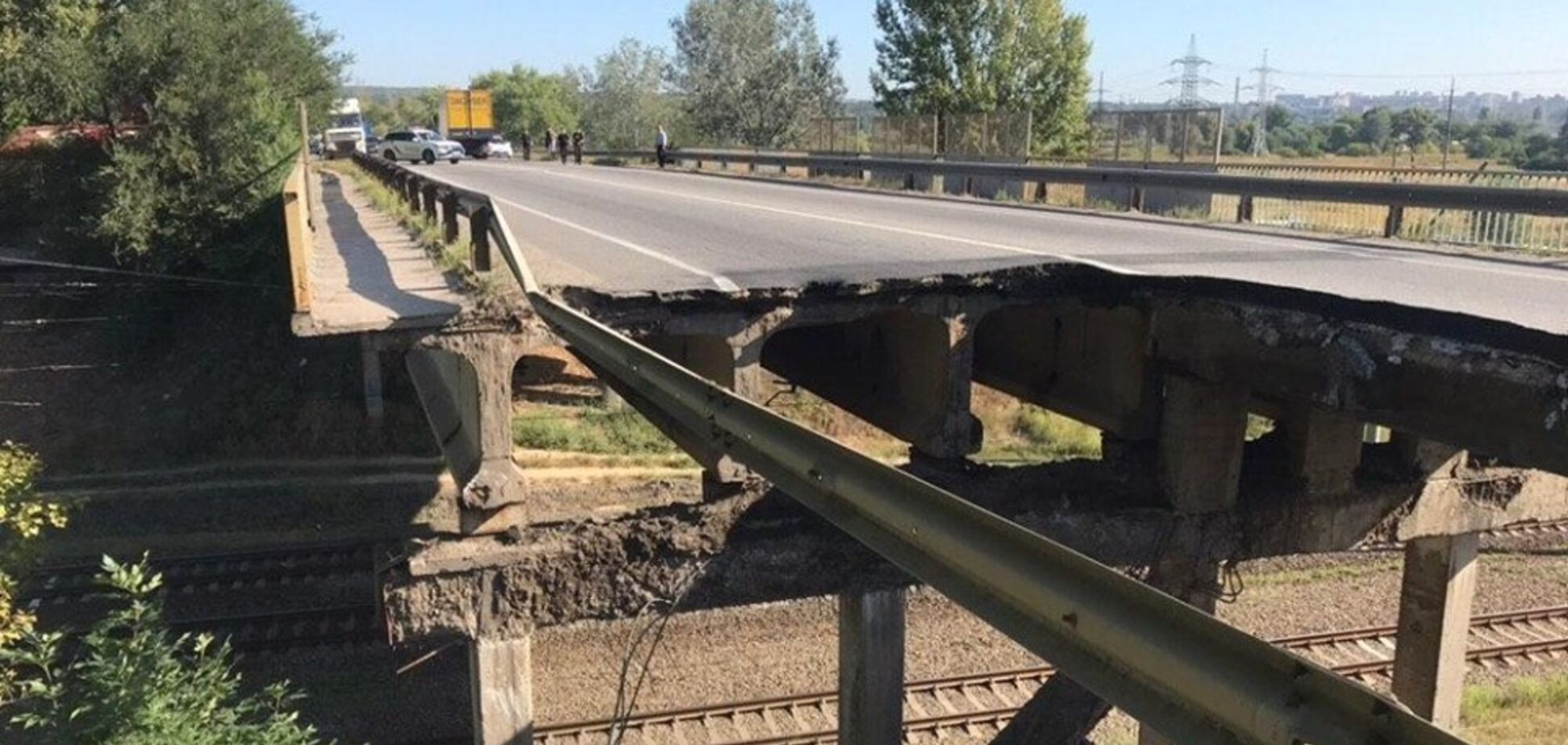 Не витримав: названо причину обвалення мосту в Харкові