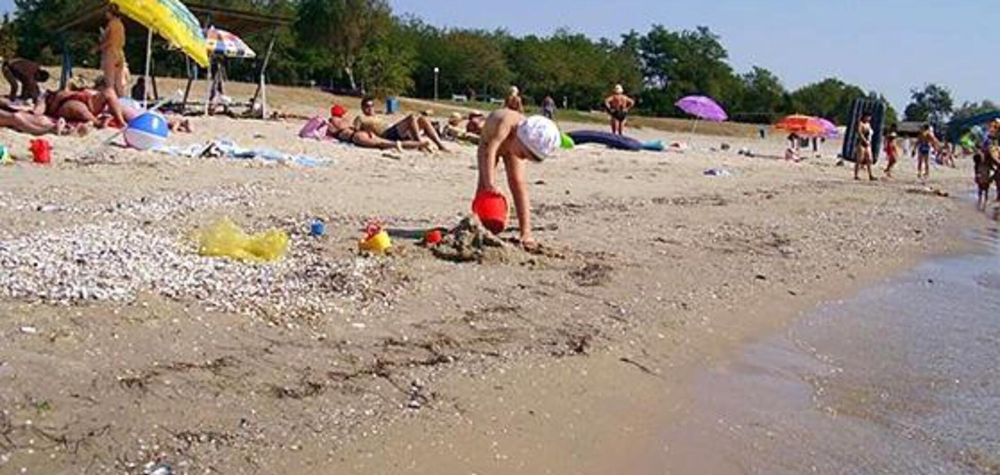 На курорте Украины почернело море: что случилось. Видео