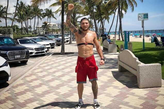 Непереможний український боєць придушив суперника в Bellator