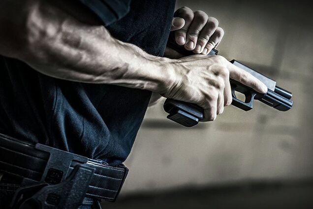 В Днепре грабитель открыл стрельбу по полицейскому: подробности