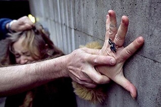 Хотів згвалтувати: в Дніпрі чоловік напав на дівчинку