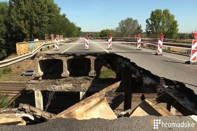 Обвал моста в Харькове: появилось новое шокирующее видео