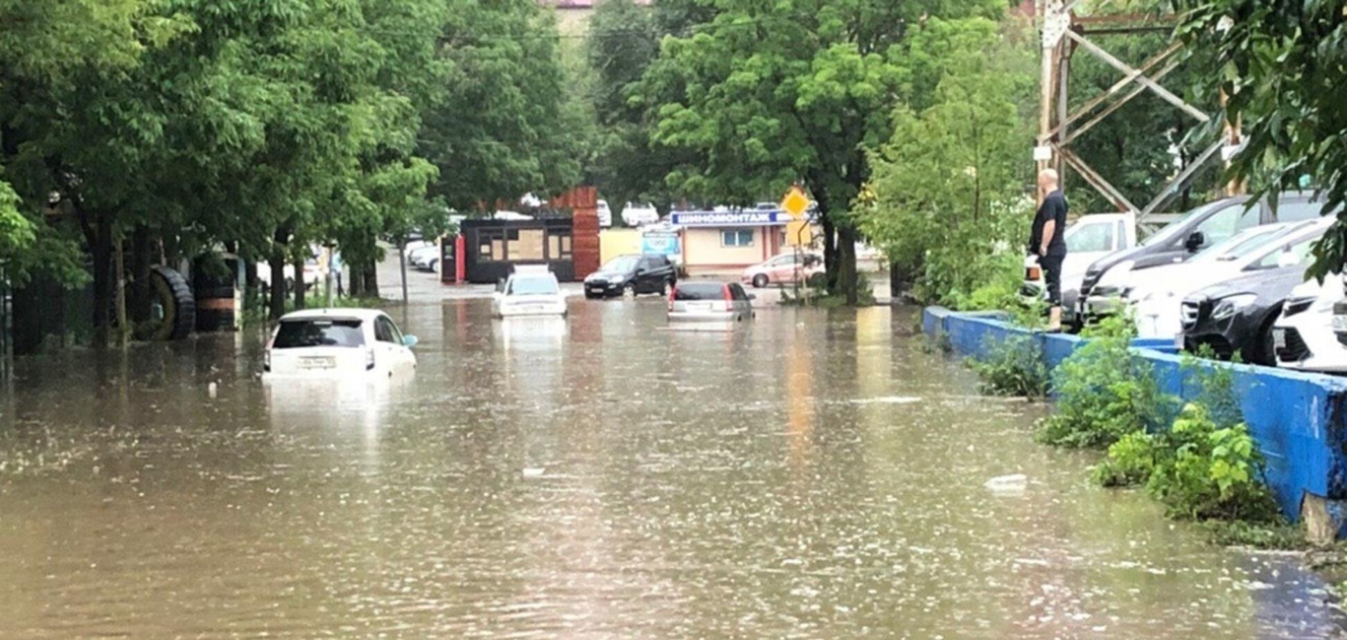 Буде ще гірше: Владивосток змило потоками бруду і каменів. Фото і відео потопу