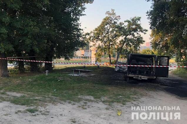 В Киеве неизвестные в масках подожгли авто