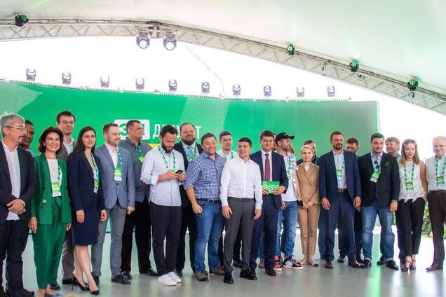 'Працювати всю ніч!' Стало відомо про таємну зустріч Зеленського зі 'слугами народу'