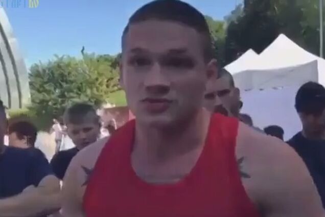 'Россия – братский народ!' В центре Киева на День Независимости произошла массовая потасовка