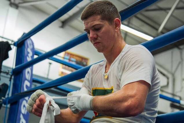 З трьома одночасно: суперник Ломаченка незвично готується до бою