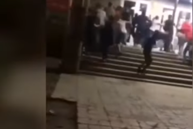 На Івано-Франківщині влаштували масове побоїще: момент потрапив на відео