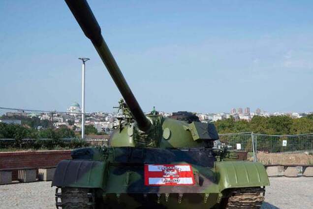 Фанаты пригнали на матч Лиги чемпионов советский танк - фотофакт