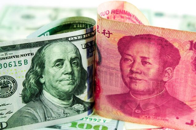 У Китаї різко обвалився курс нацвалюти: що відбувається