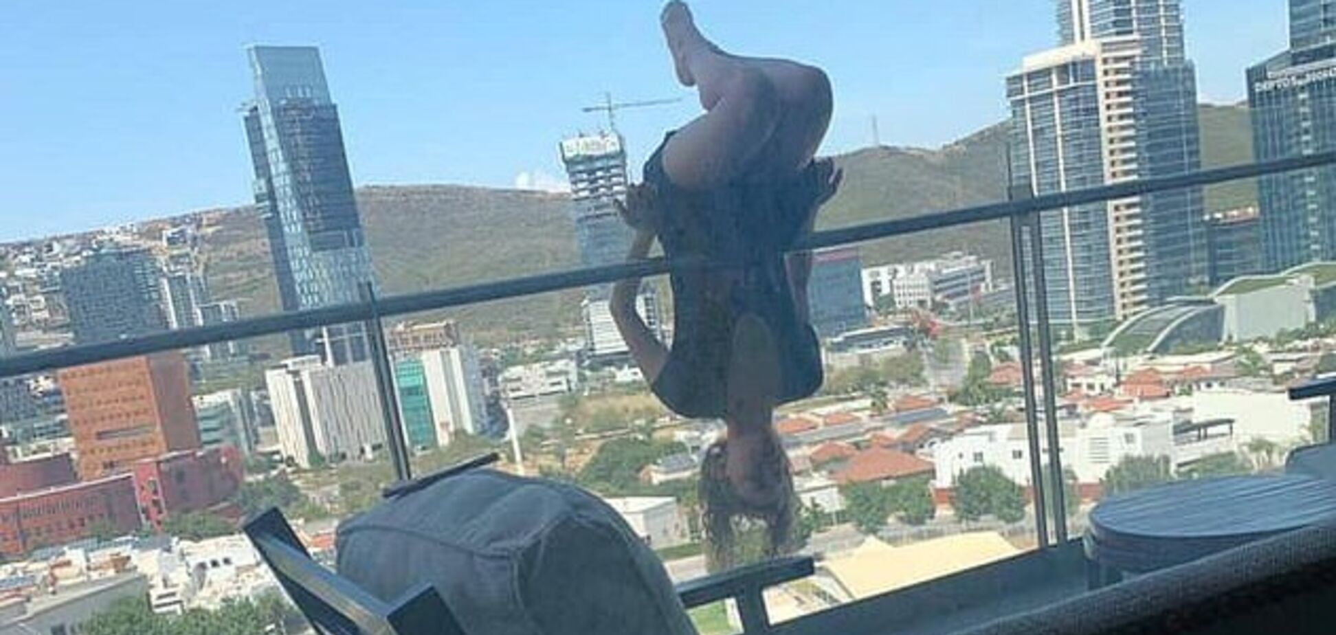 Розтрощила руки та ноги: популярна блогерка зробила фото за секунду до падіння