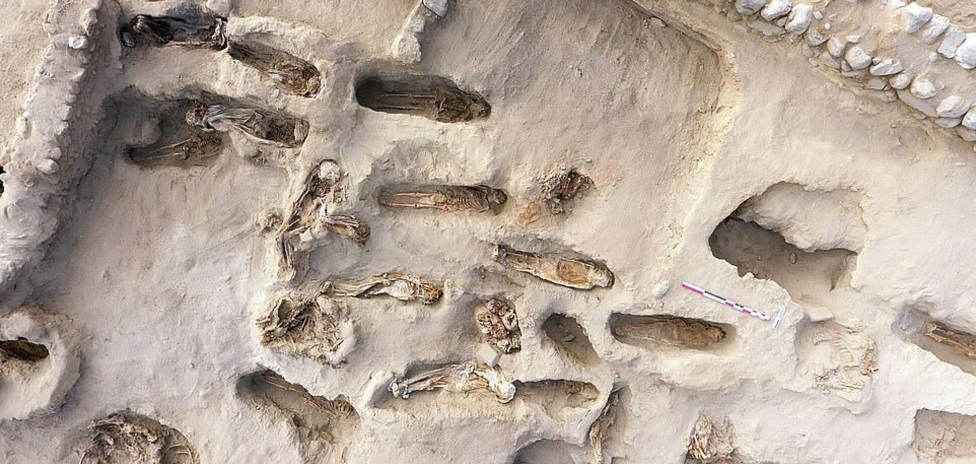 Поховання дітей в Перу