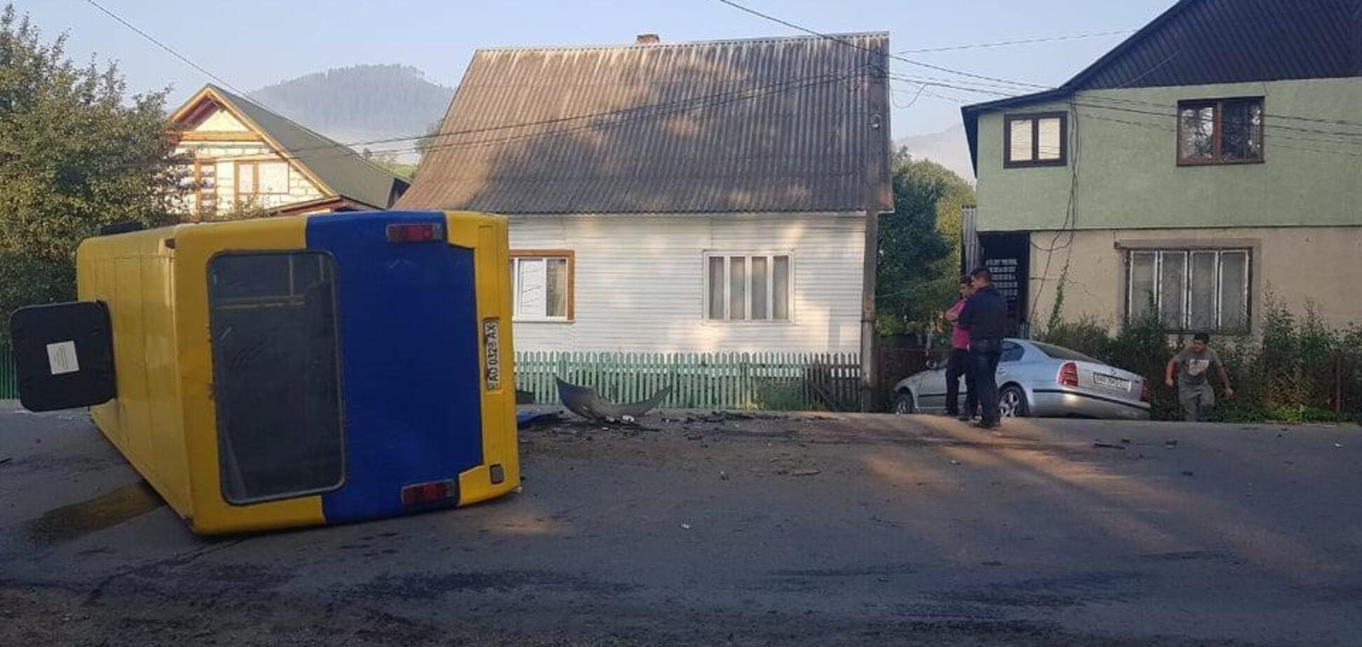 На Закарпатье произошло ДТП с пассажирским автобусом