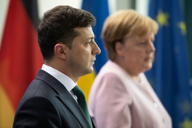 Зеленский поговорил с Меркель о саммите