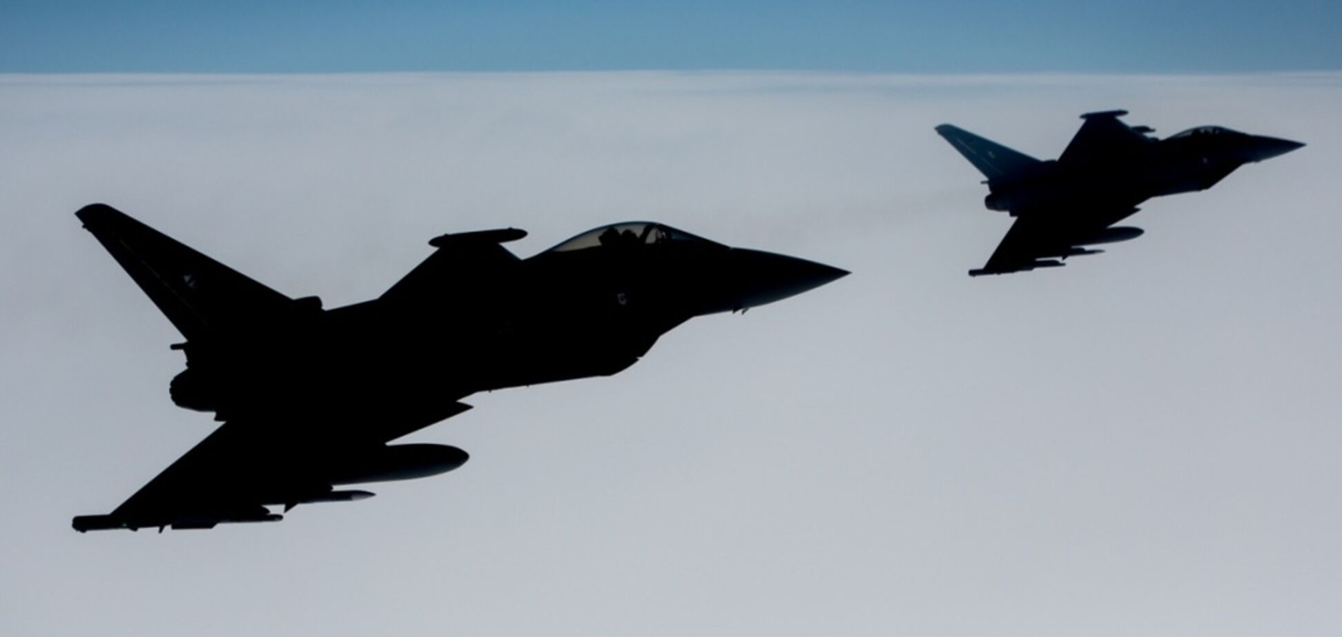 НАТО підняв винищувачі в небо: Росія відправила 9 військових літаків у Європу