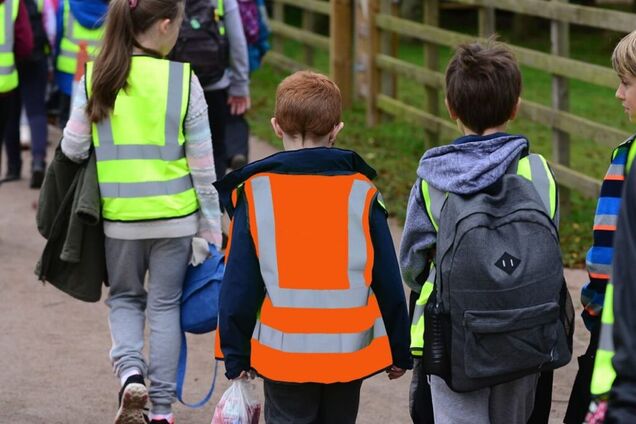 ''Школярам не обов'язково носити світловідбивні жилети'': у КМДА зробили заяву