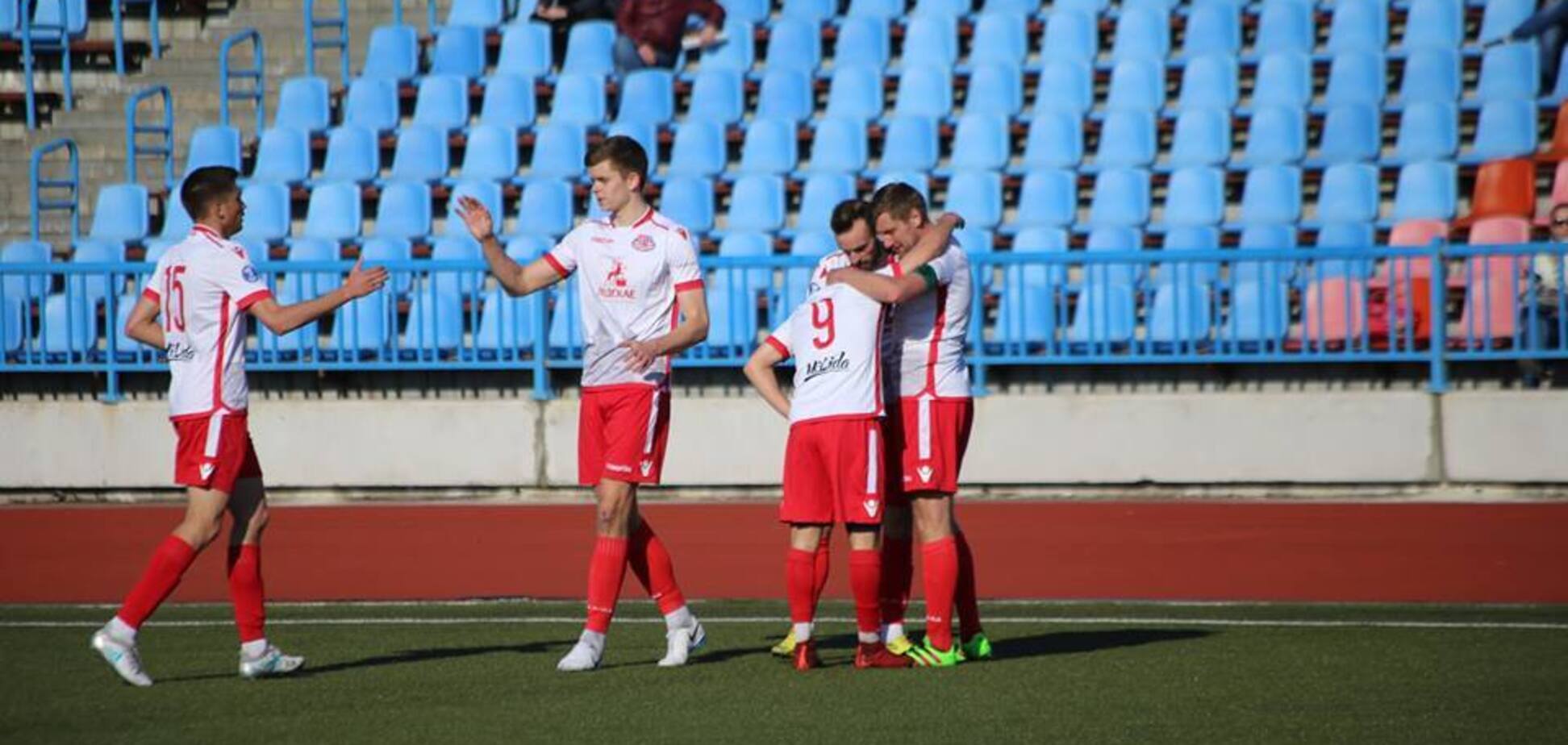 Благав на колінах: в Білорусі забили найдивніший гол року