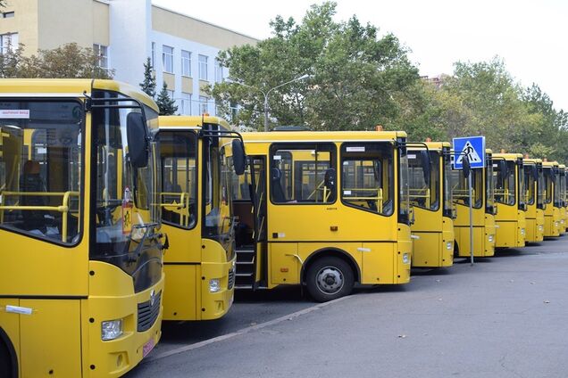 У райони і ОТГ Миколаївщини передали 24 нових шкільних автобуса
