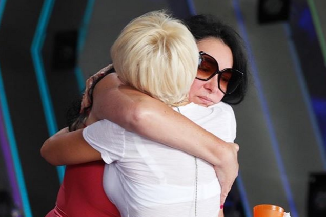 Згадала про Україну: Лоліта раптово розридалася на сцені. Відео