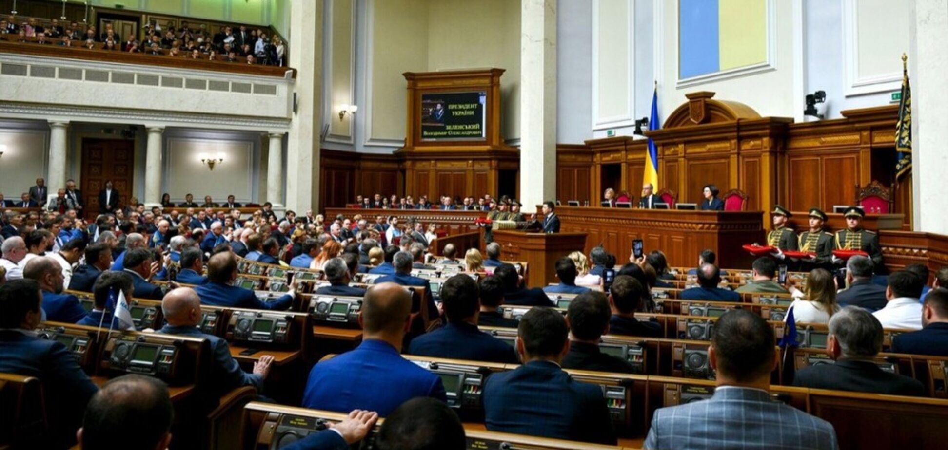 У Зеленского сообщили, когда снимут неприкосновенность с нардепов. Видео