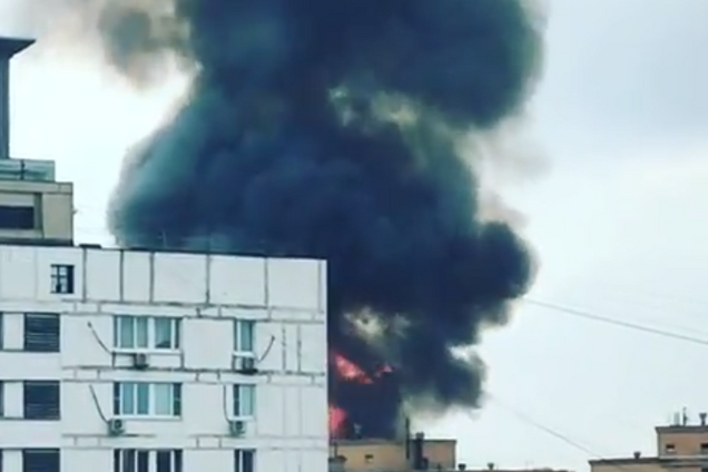 Авиация не справляется: в центре Москвы вспыхнул масштабный пожар. Фото и видео
