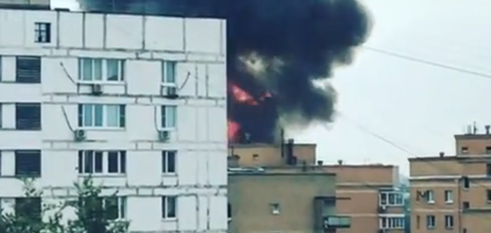 Авіація не справляється: у центрі Москви спалахнула масштабна пожежа. Фото і відео