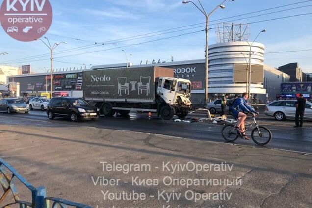 У Києві трапилася жахлива ДТП з вантажівками