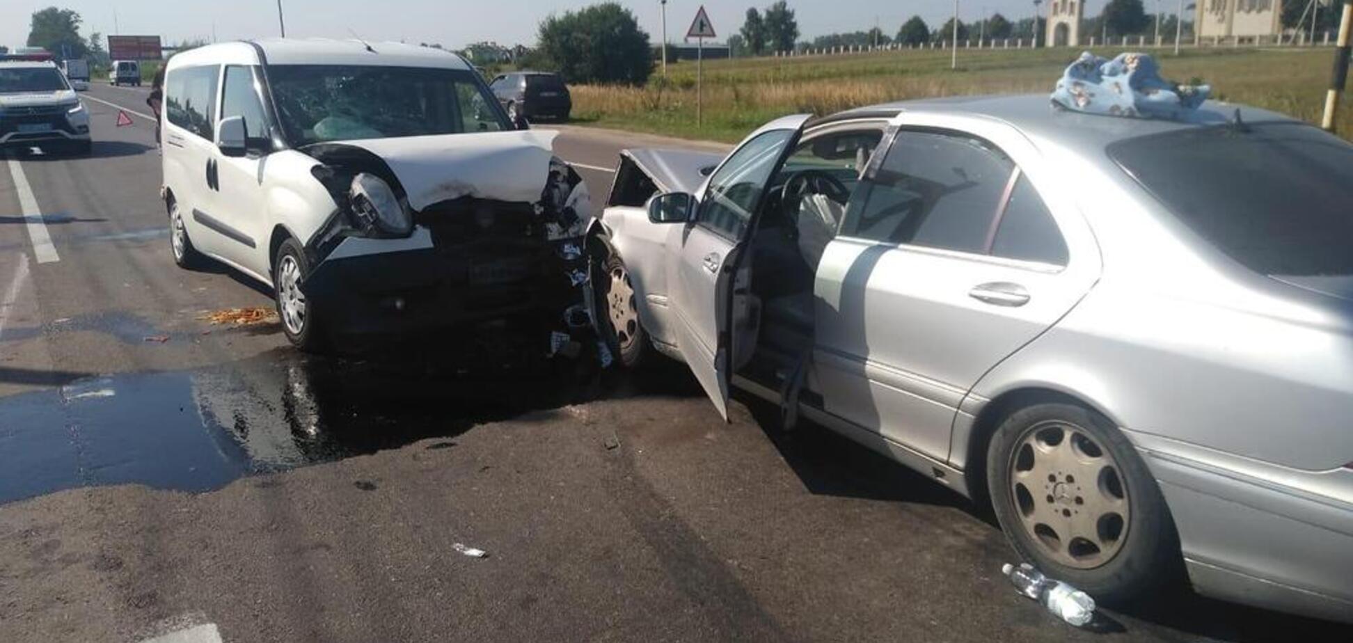 На Львовщине жестко столкнулись два авто