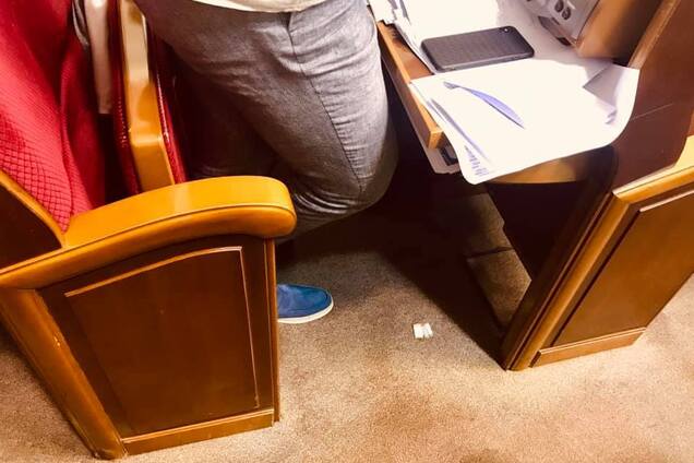 'Первая зарплата': появилось новое провокационное фото из Рады