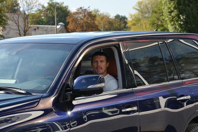 'Я в шоке!' Усик едва не попал в ДТП во время прямого эфира