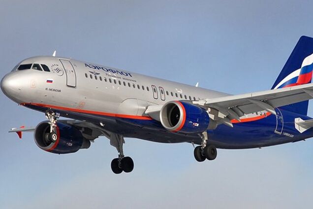 У Росії літак із пасажирами зламався у небі: всі деталі НП