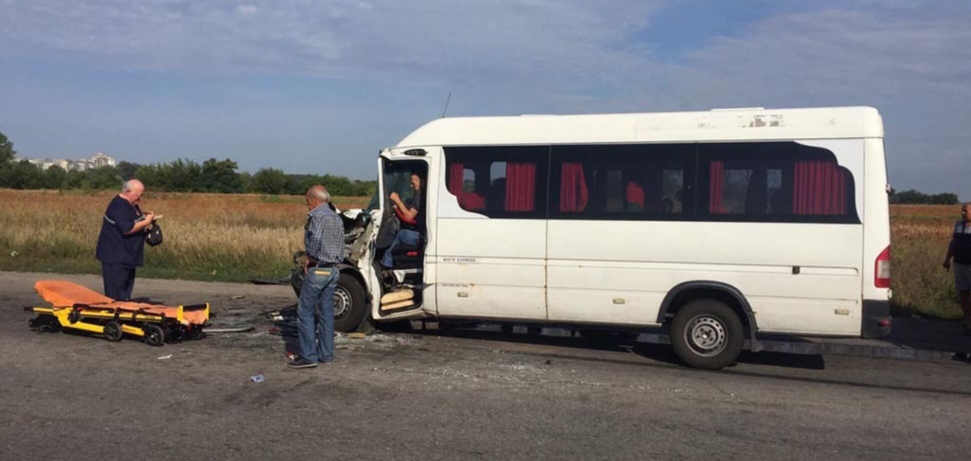 Під Дніпром сталася страшна аварія з маршруткою: 10 постраждалих