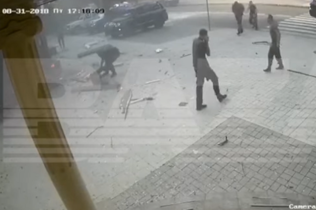 "Батю завалило!" Появилось новое видео гибели Захарченко. 18+