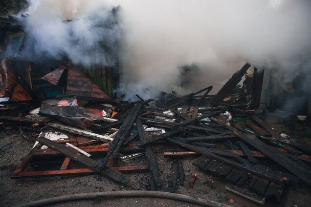 У Дніпрі потужна пожежа знищила цілий будинок: загинула жінка