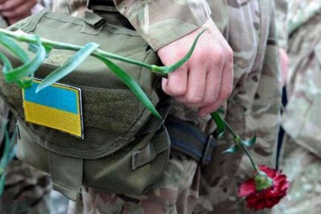 Сломал крест, залил краской: в Сумах поиздевались над погибшими АТОшниками