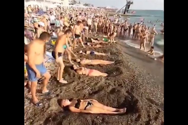 'Закапывали живьем': сеть шокировали развлечения россиян с женщинами