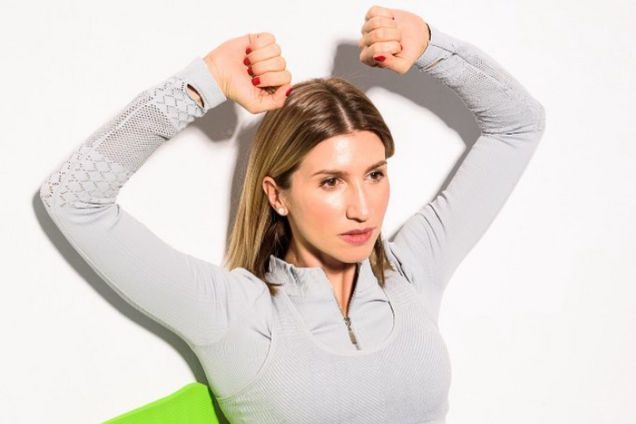 Ноги назовні: Аніта Луценко показала, як правильно присідати. Відео