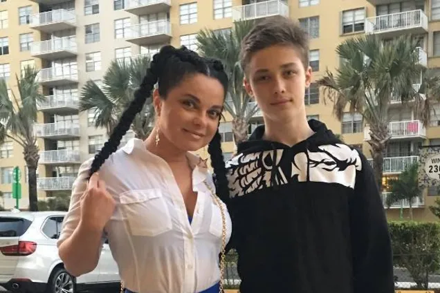 Повзрослевшего сына Наташи Королевой поймали за поцелуями с моделью