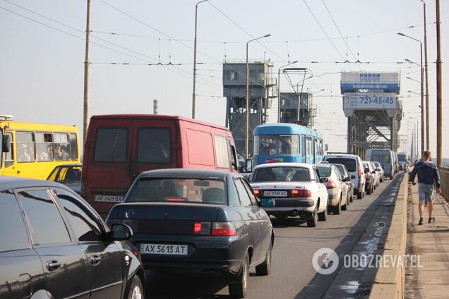 Объезжайте пробки: в Днепре можно онлайн следить за движением на мостах